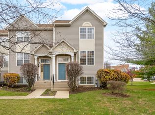 1547 Sapphire Ct, Gurnee, IL 60031