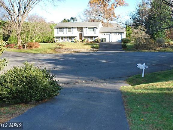 3rd image of 906 Cantle Ln