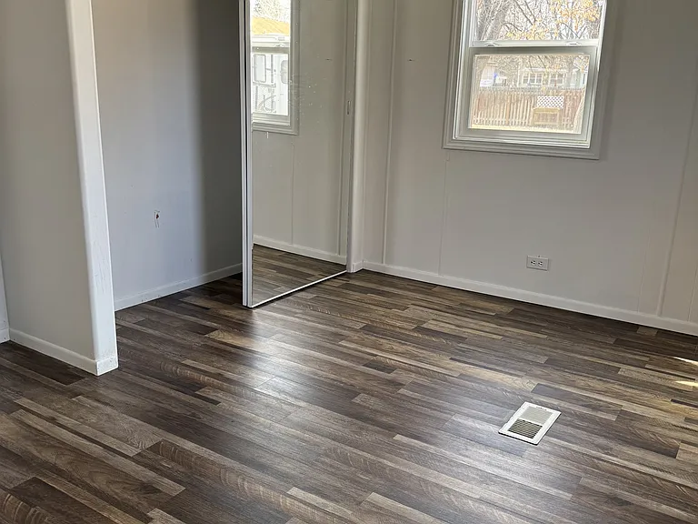 514 W E St — Photo 5