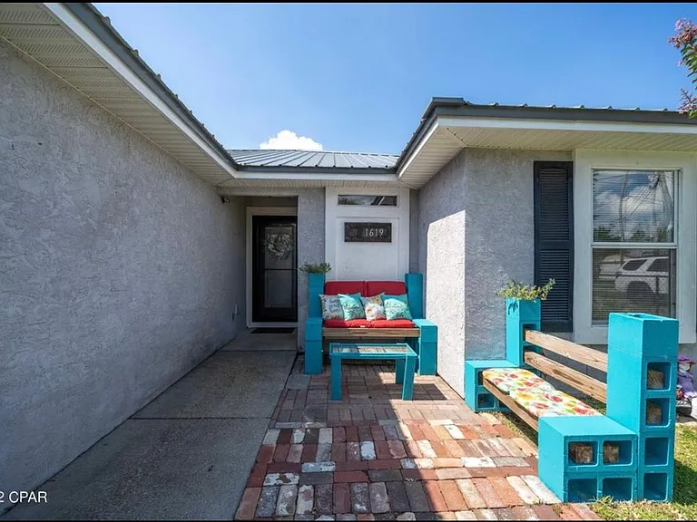 1619 Hope Cir — Photo 3