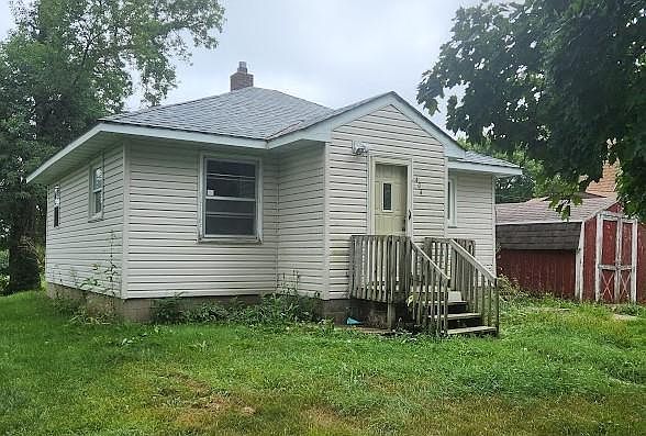 1st image of 404 E Woodman St