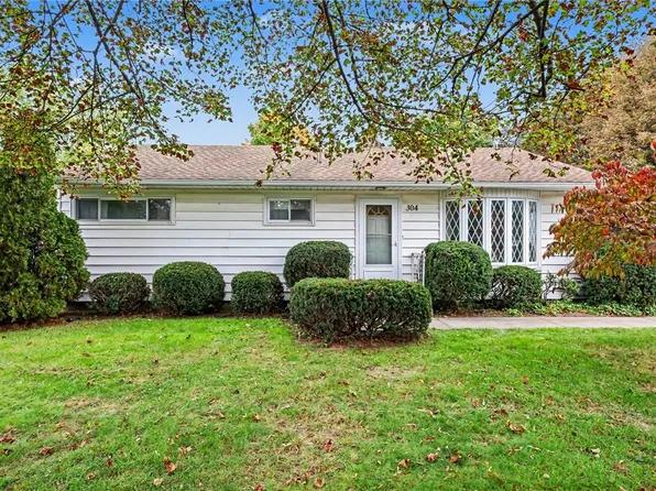 304 Wellington Rd, Webster, NY 14580