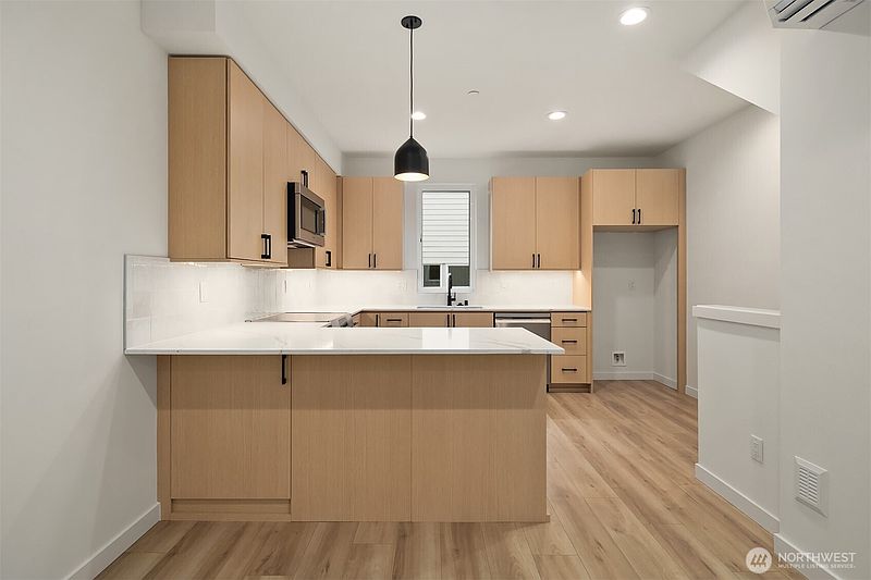3rd image of 805 NE 71st Street