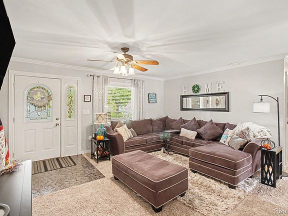 5th image of 310 N Wickshire Ln