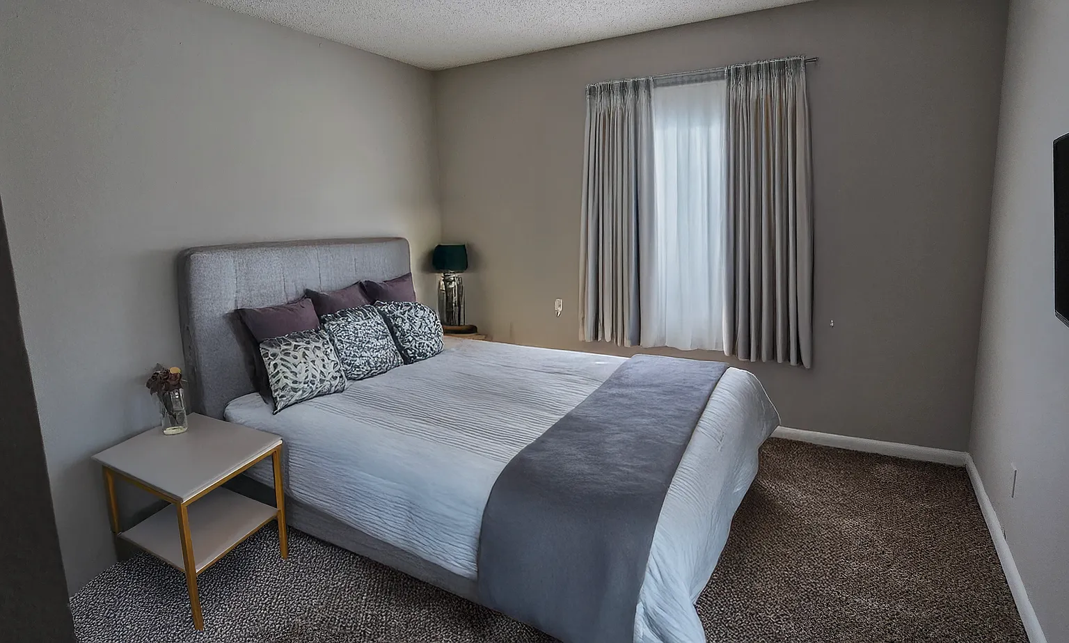 Dominion House — Photo 1