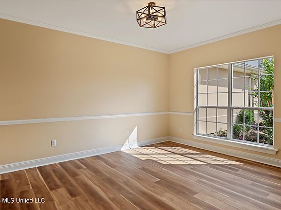 3rd image of 3213 Joy Ln