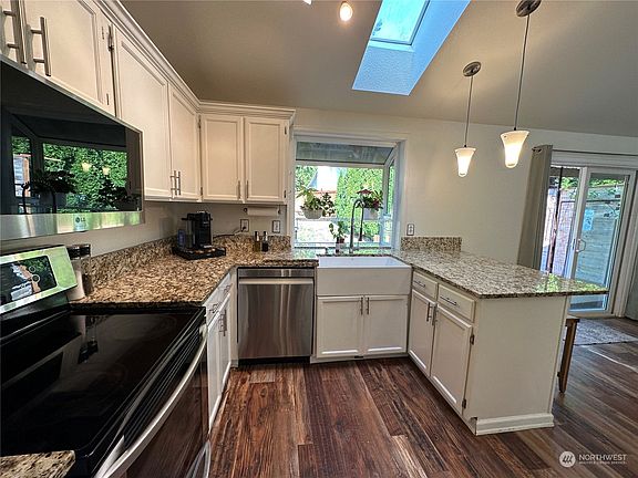 4th image of 9307 15th Street SE