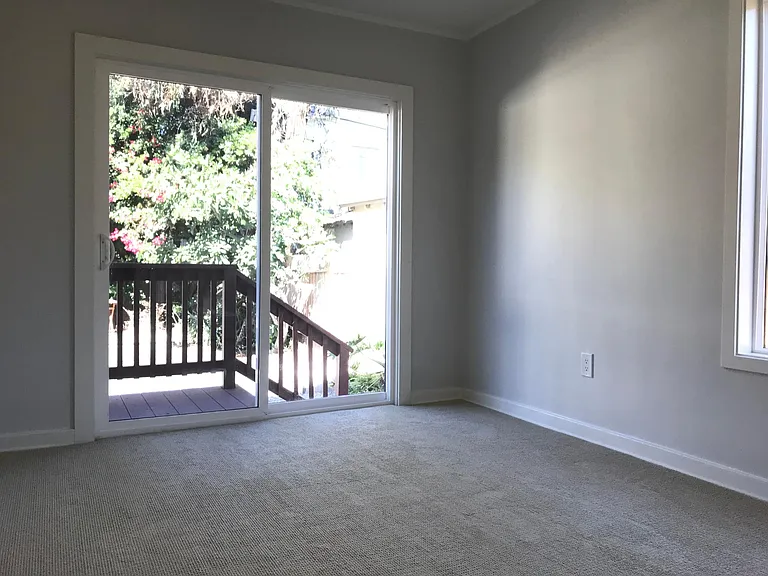 377 Huntley Dr — Photo 9