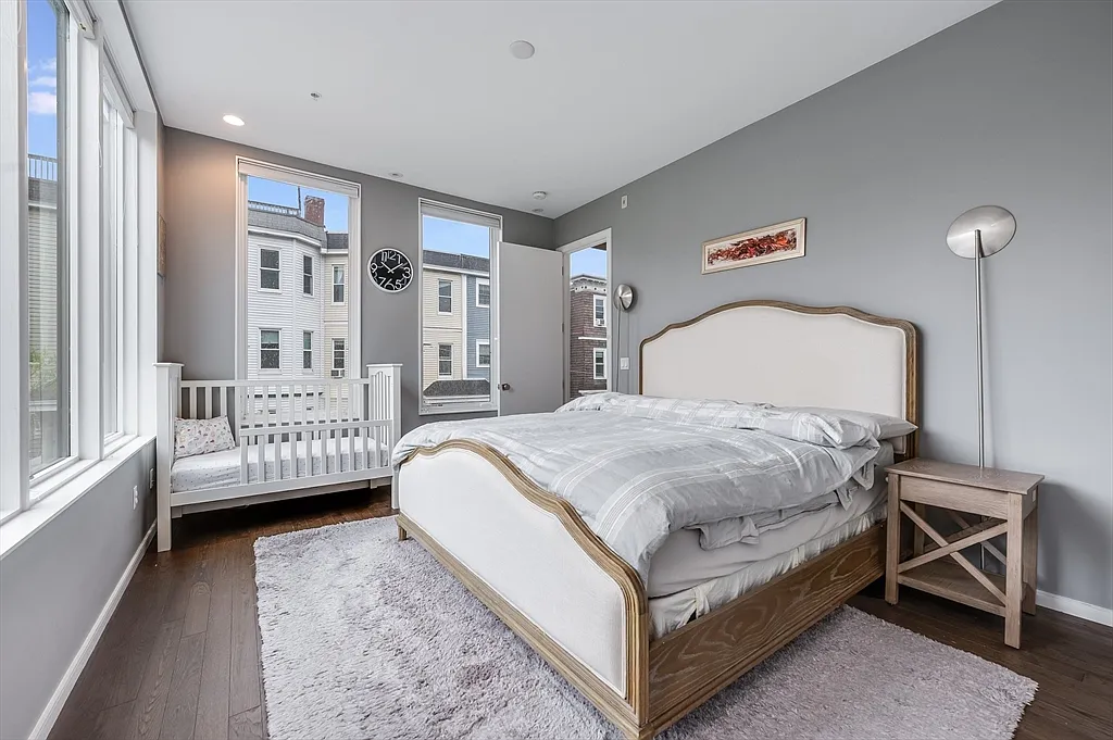2 bed, 1439 sqft, $5,300 — Photo 4