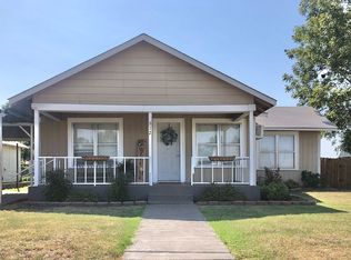 512 N 9th St, Clinton, OK 73601