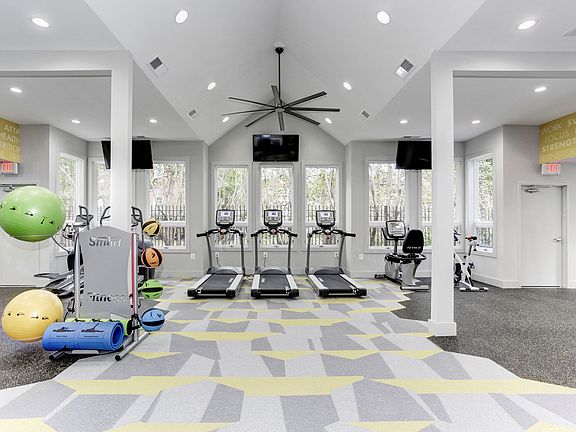 Shared amenities with next door community, Rosslyn Heights