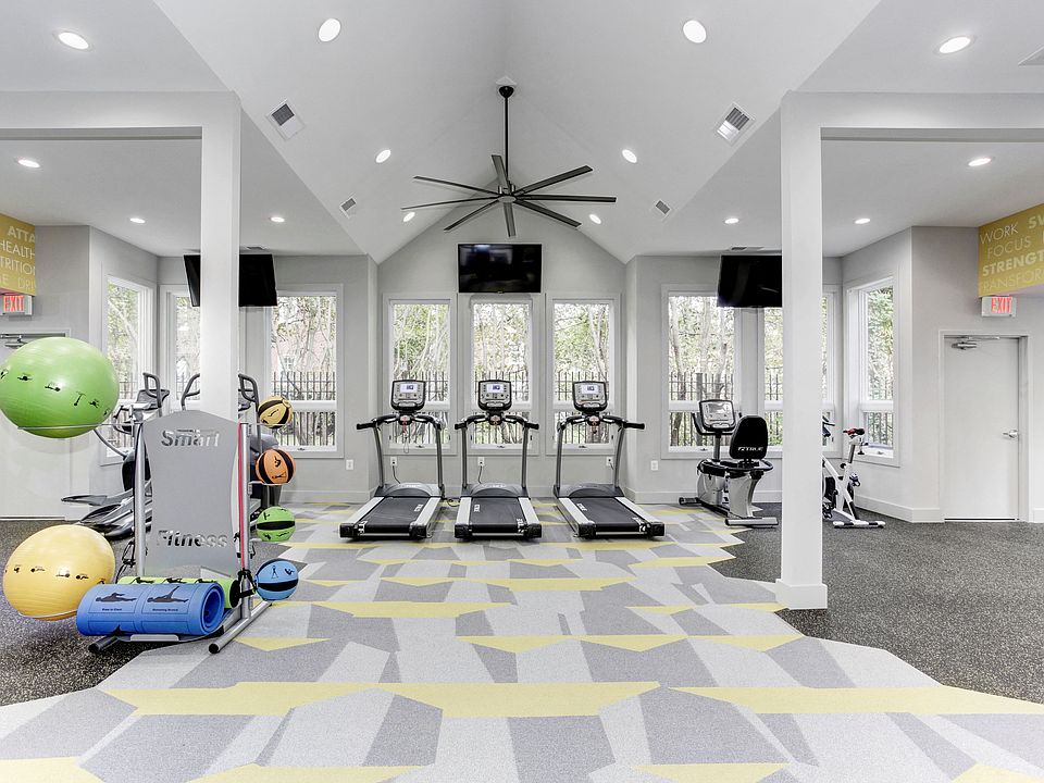 Shared amenities with next door community, Rosslyn Heights