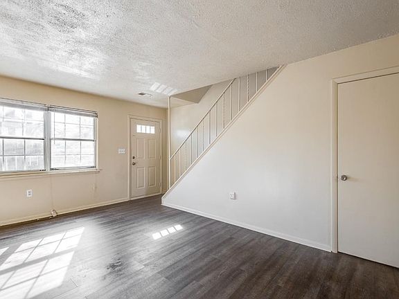 4th image of 576 Belmawr Pl