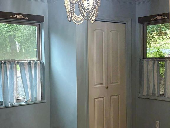 5th image of 144 Villa Rd