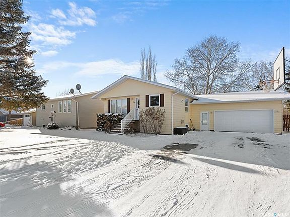 2nd image of 106 Cottonwood St