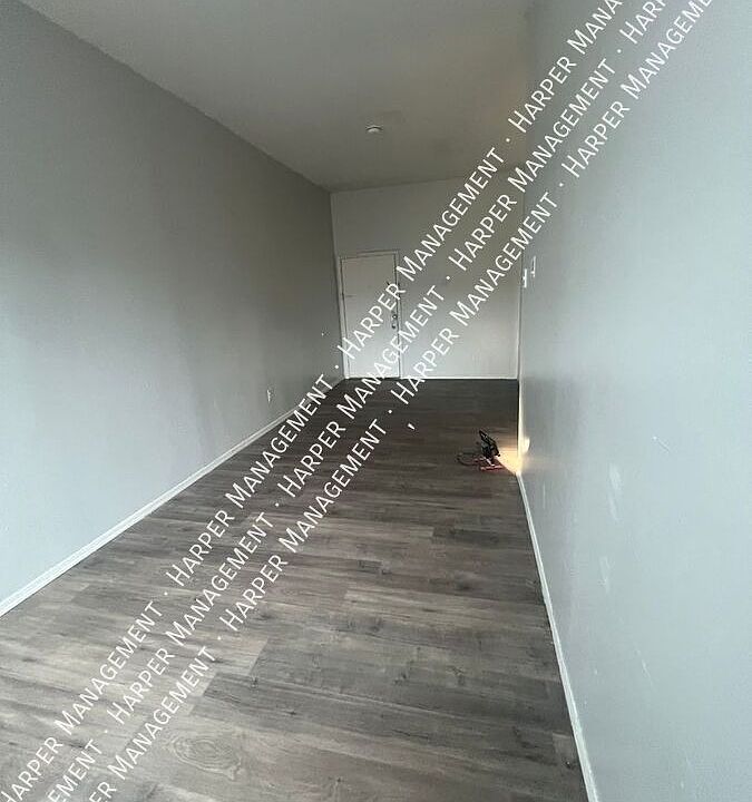Building Photo 4