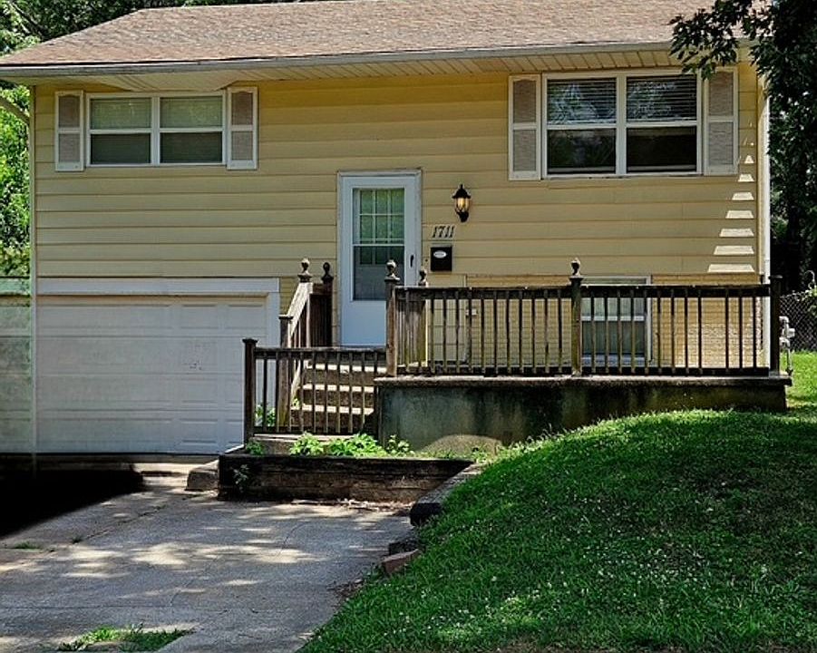 2nd image of 1711 N Viking Dr