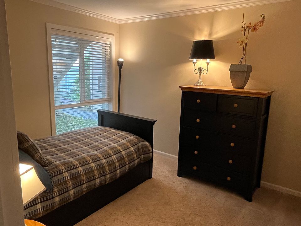 2nd br with trundle bed