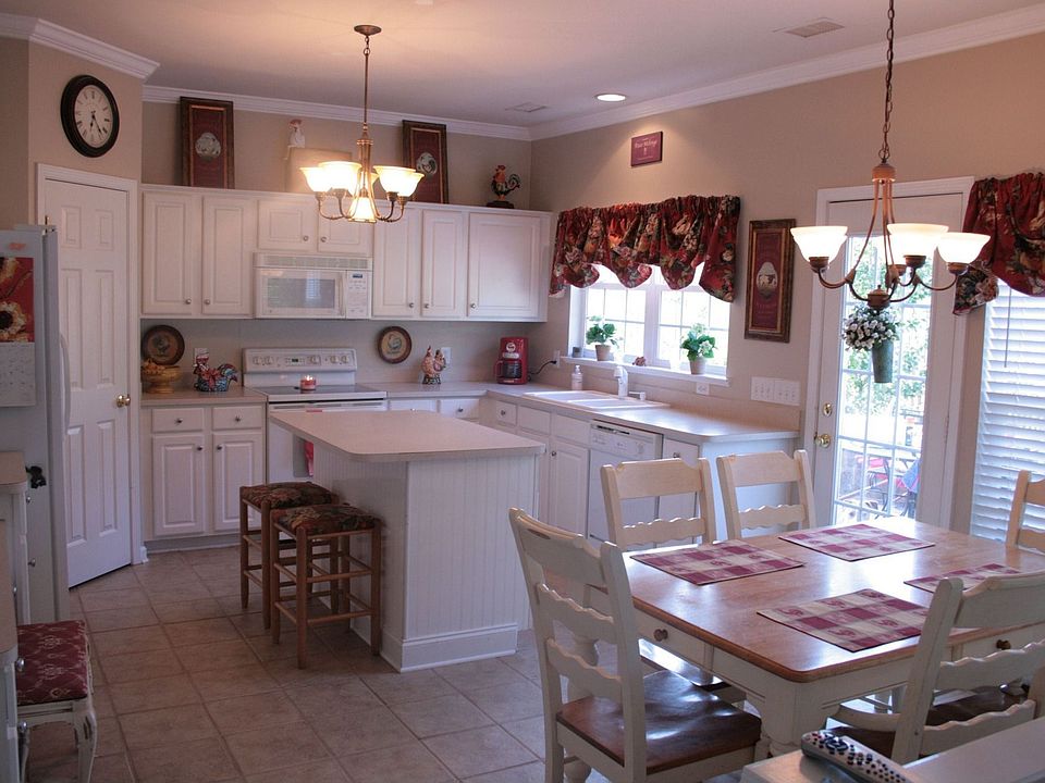 Open Beautiful Kitchen with breakfast area