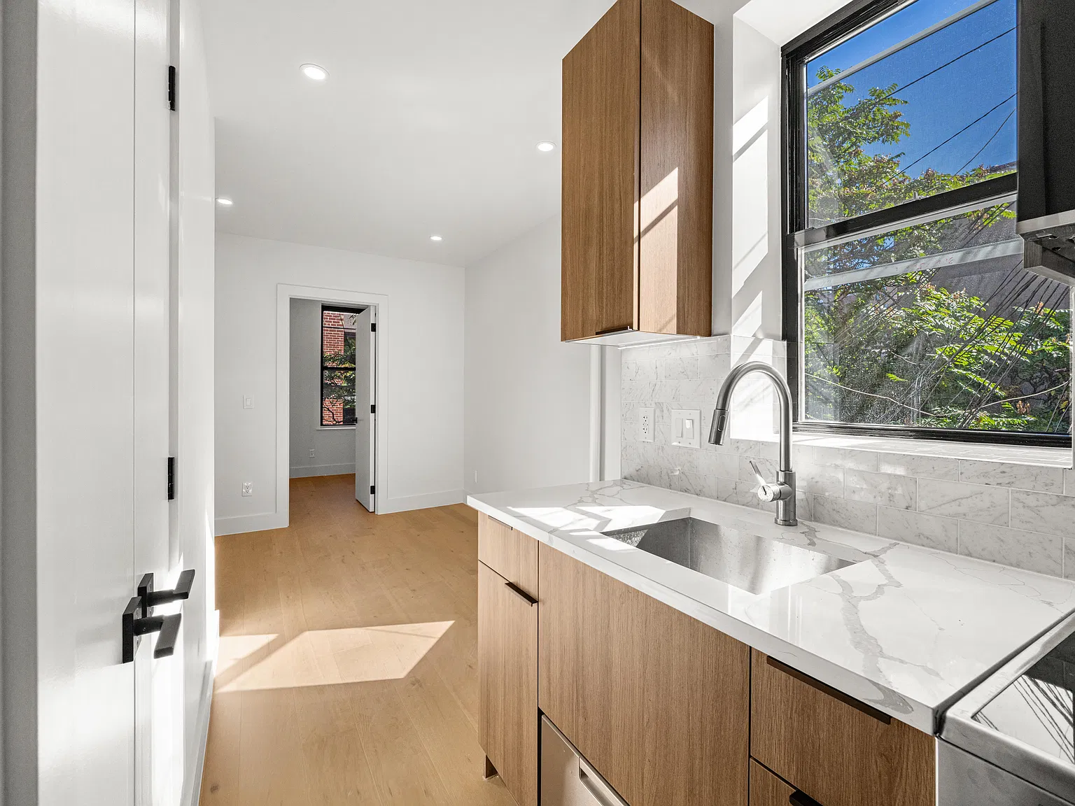 253 West 15th Street — Photo 4