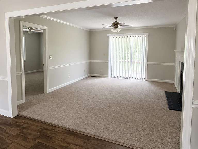 724 Salisbury Dr — Photo 2