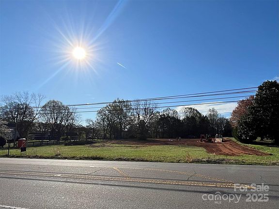 4th image of 1554 Landis Hwy
