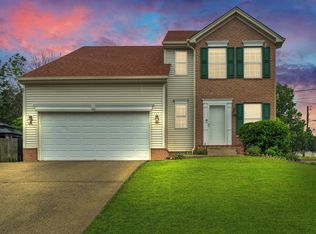 1233 Twin Circle Dr, Nashville, TN 37217