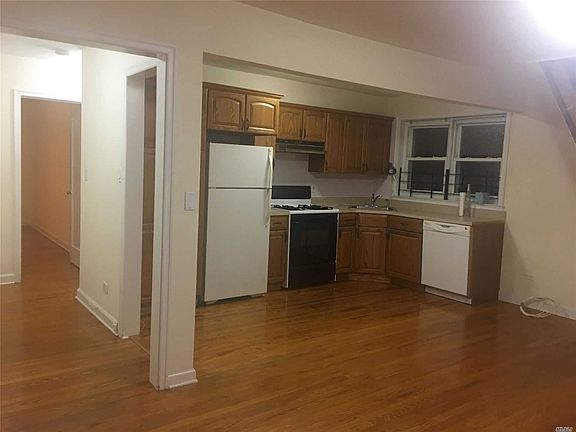 4th image of 49-26 Douglaston Pkwy #2R