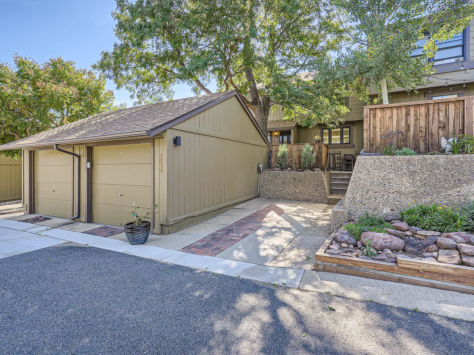 4144 Greenbriar Blvd — Photo 1