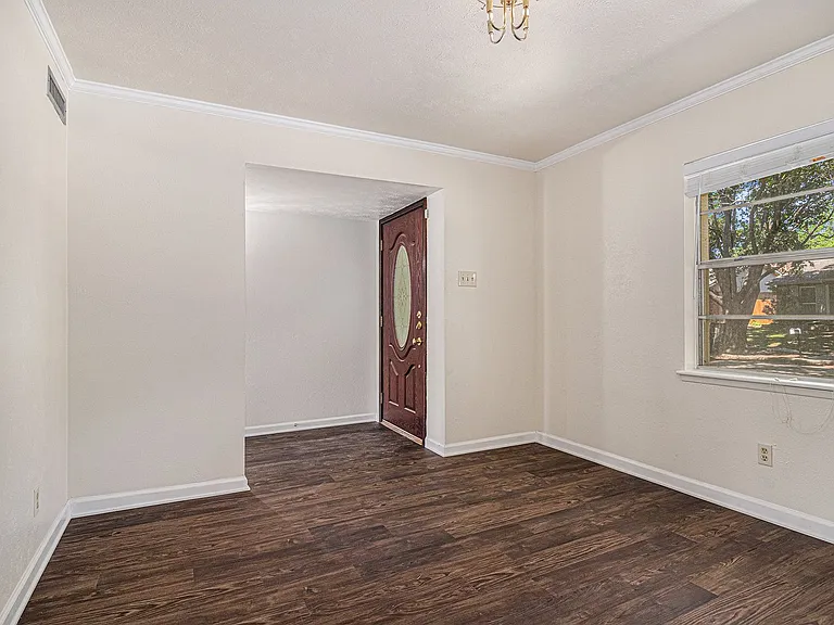 1814 Addington Dr — Photo 4