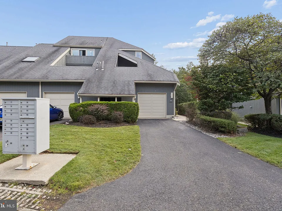 932 Chanticleer Dr