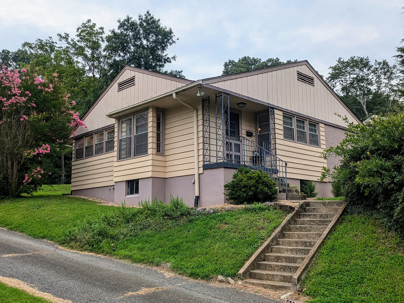 2 bed, 1.5 bath, 1292 sqft, $1,395 — Photo 2