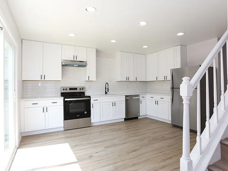 6870 Flaming Ridge Dr — Photo 14