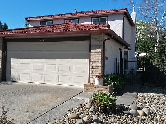 3rd image of 572 Parkridge Dr