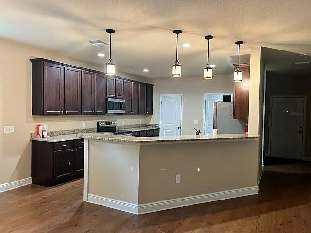 2 bed, 2.5 bath, 2000 sqft, $1,850 — Photo 4