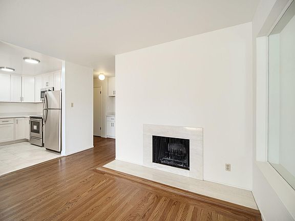 5th image of 2711 Octavia St APT 301
