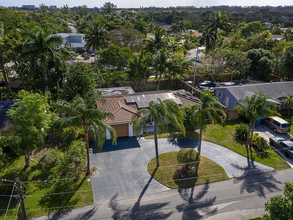 1st image of 2930 SE 1st Pl