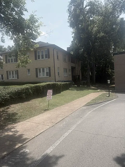 2 bed, 1100 sqft, $1,600 — Photo 3