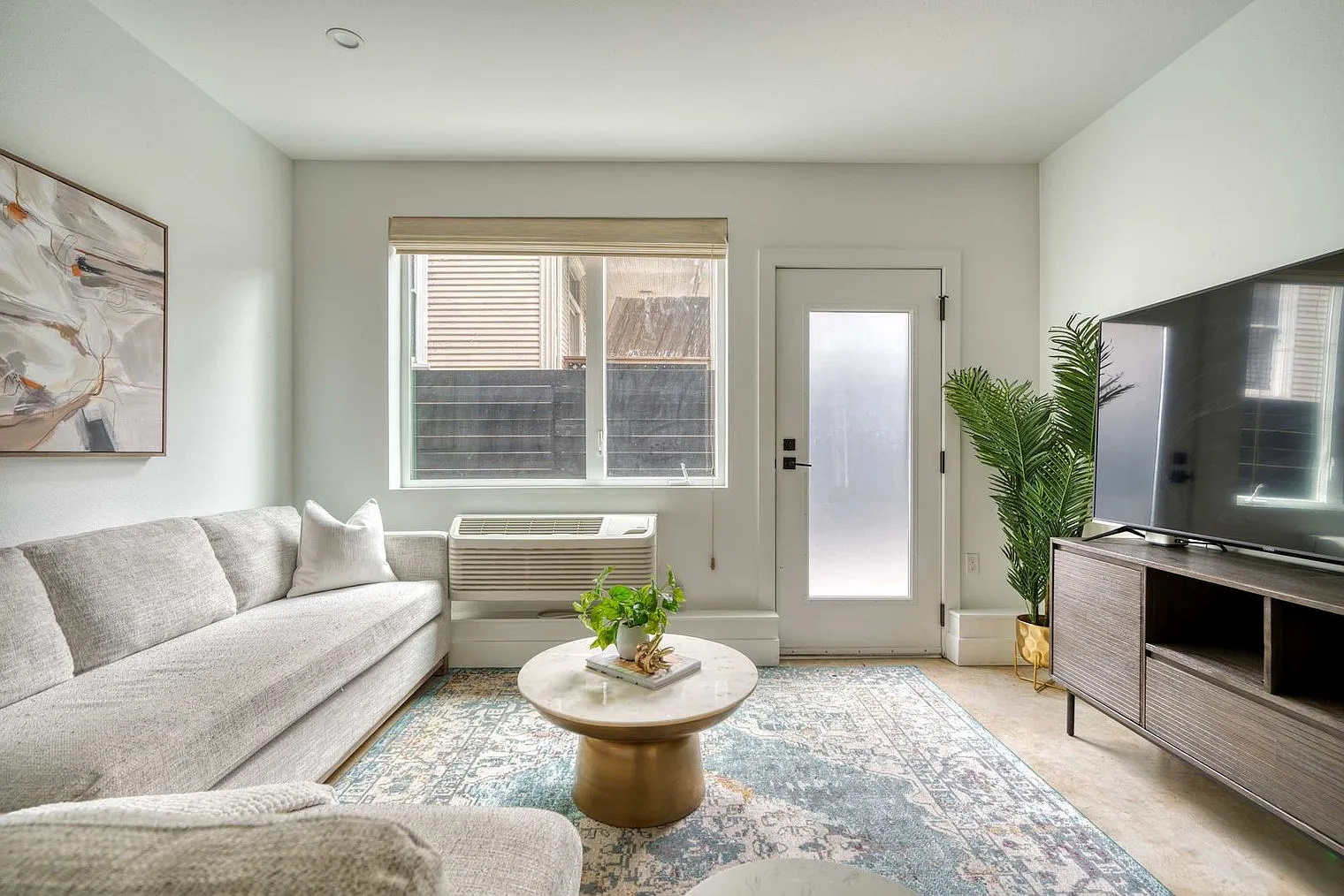 3 bed, 2.0 bath, 1173 sqft, $5,636 — Photo 3