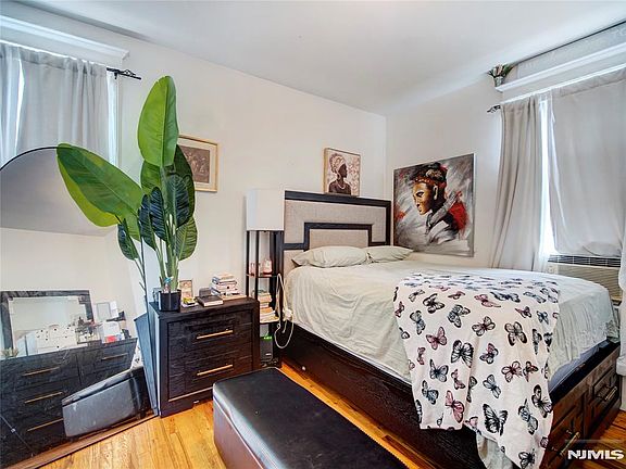 4th image of 139-141 Richelieu Terrace