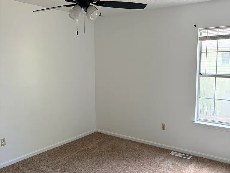 4724 Bayfield Dr — Photo 10