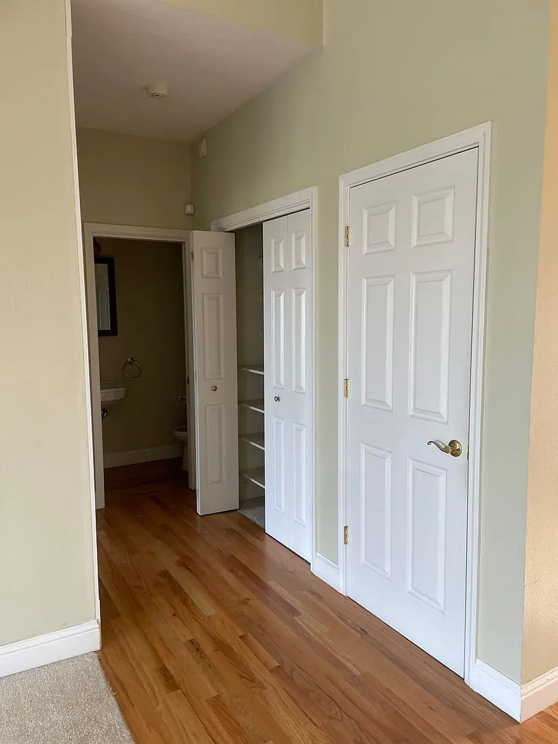 Luxury Living in The Knolls — Photo 4