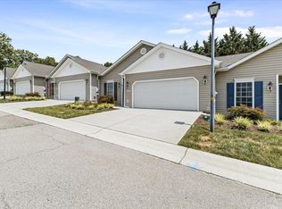 5009 Country Cottage Ln, Roanoke, VA 24018