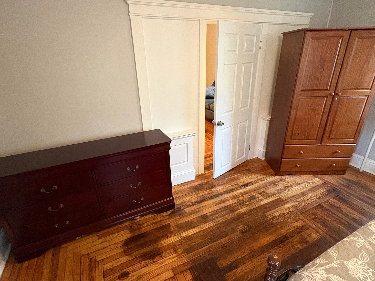 5 bed, 1345 sqft, $3,900 — Photo 2