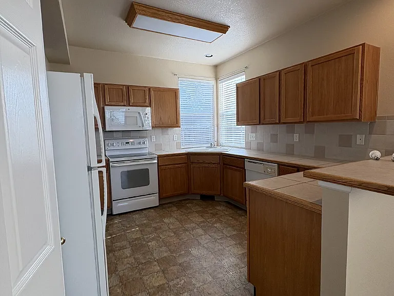 4521 Lazy River Dr — Photo 5