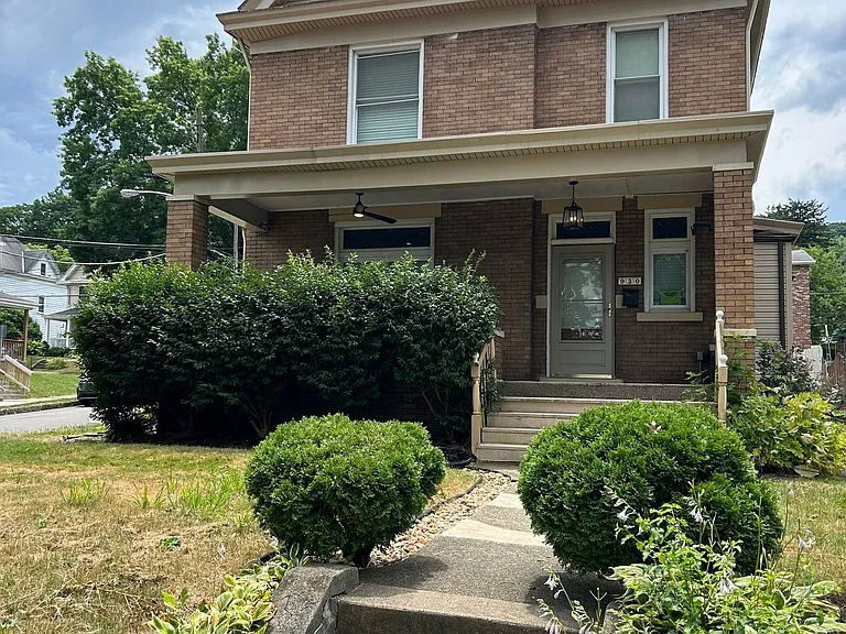 930 Ridge Ave — Photo 3