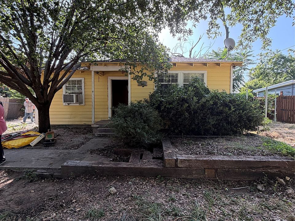 1st image of 715 Scott Dr