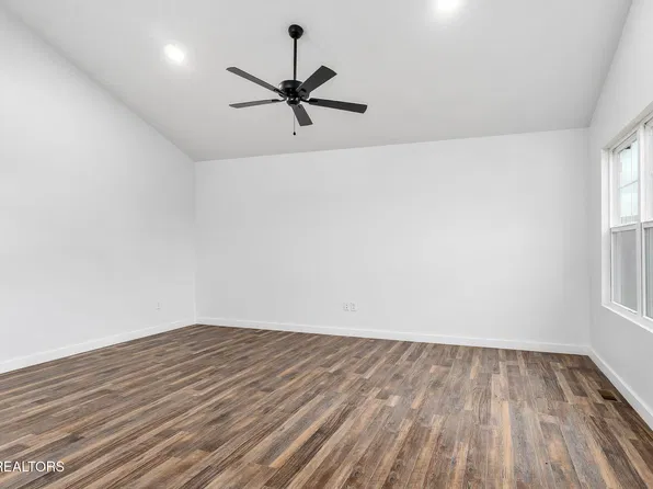 157 Sky View Meadow Dr, Crossville, TN 38555