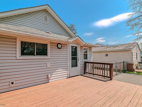 4th image of 200 Parkway Dr