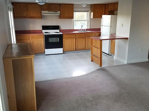 Entry into livingroom / Kitchen